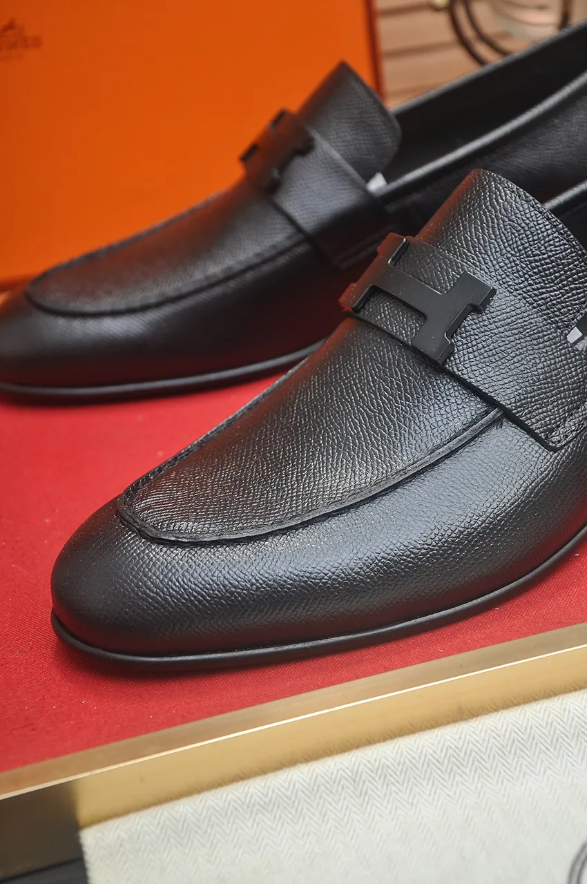 Men's shoes💰540💶[HERMES] (cowhide lining)🍀Italian top luxury🍀He does not pursue novel styles and gorgeous colors, but attracts the favor of successful men with his flawless, elegant and classic style. Formal leather shoes This very comfortable, simple and stable style allows you to easily match any style! The pattern is absolutely 1:1 refined from the original case, and we strive for excellence in materials, imported cowhide + cowhide lining💪💪💪extraordinary texture👍! .Code number: 39-45 (45 customized)